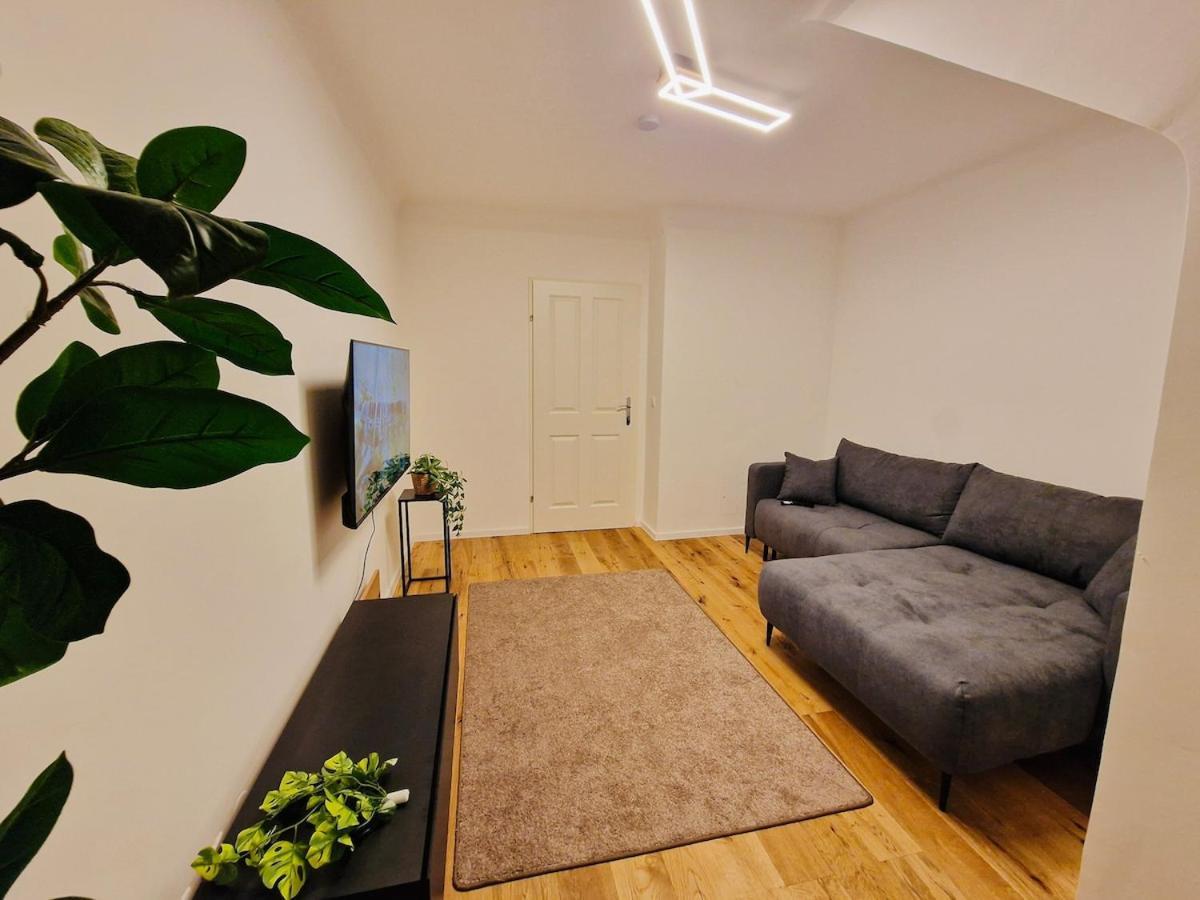 Apartment Cozy Next To Subway Station & Parking *
