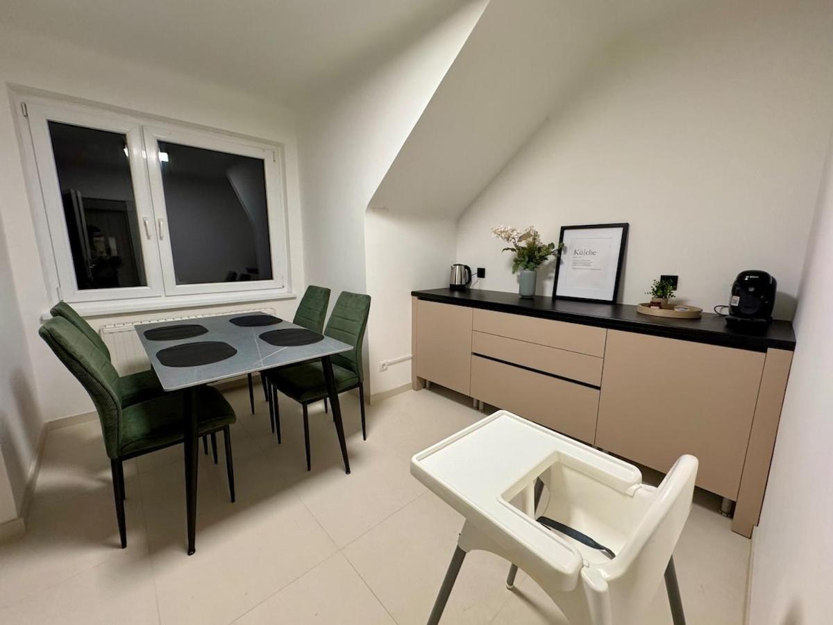 Cozy Next To Subway Station & Parking Apartment *