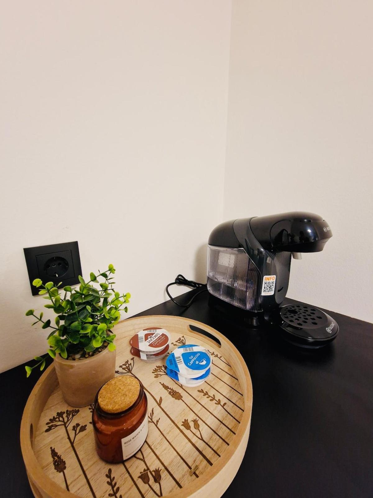 Apartment Cozy Next To Subway Station & Parking *